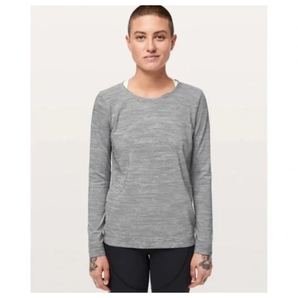 Lululemon Swiftly Tech Long Sleeve Size 4 Breeze Relaxed Fit Black & White
